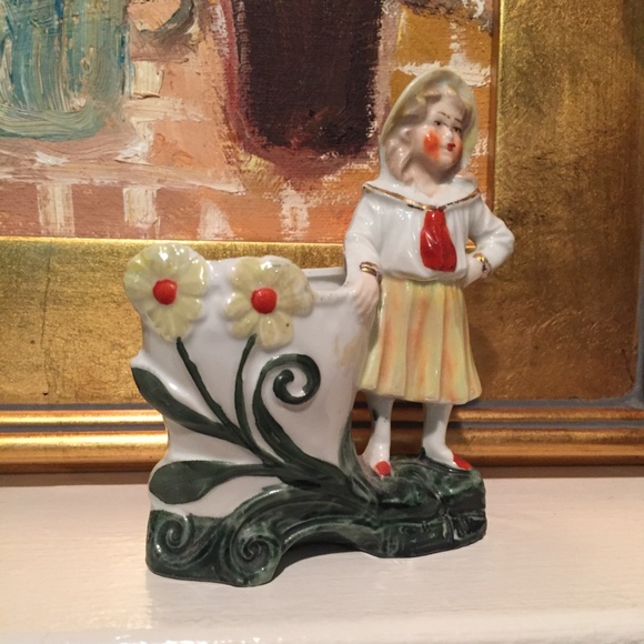 Vintage planter with little girl - Picture 5 of 7
